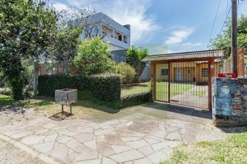 Casa de 3 dormitórios em amplo terreno no Jardim América