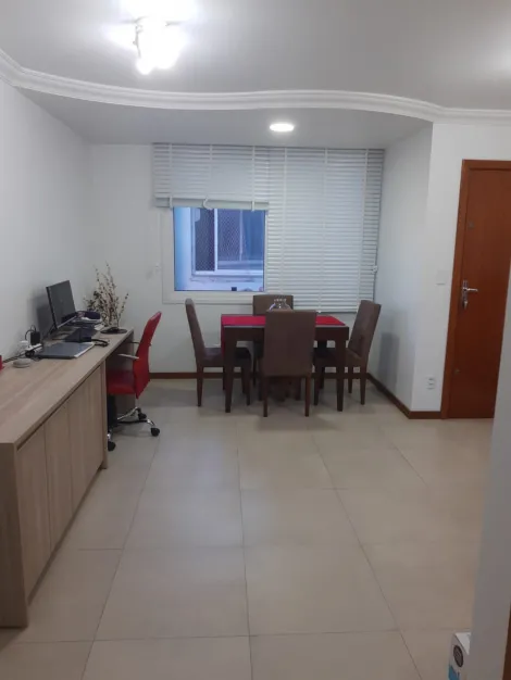 Ótimo apartamento com 2 dormitórios e 1 vaga, reformado e próximo ao Centro!