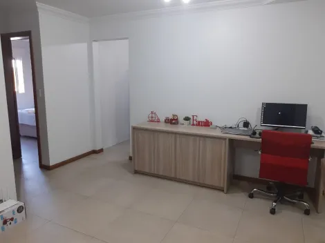 Ótimo apartamento com 2 dormitórios e 1 vaga, reformado e próximo ao Centro!