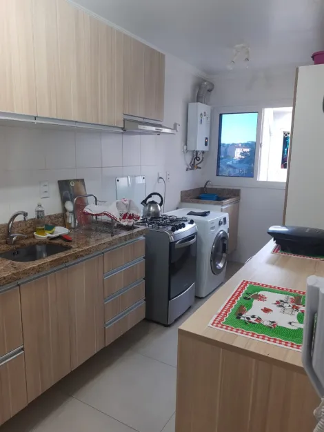 Ótimo apartamento com 2 dormitórios e 1 vaga, reformado e próximo ao Centro!