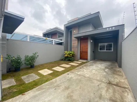 Casa de 3 dormitórios com 1 suíte no bairro Cristo Rei, São Leopoldo.