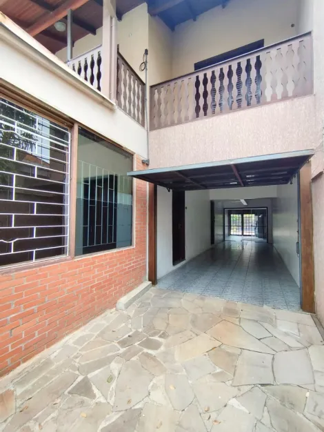 Casa Residencial ou Comercial, disponível para locação, fica no bairro Rio Branco!