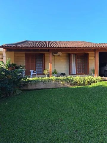 Casa com 3 dormitórios no bairro Santa Teresa.