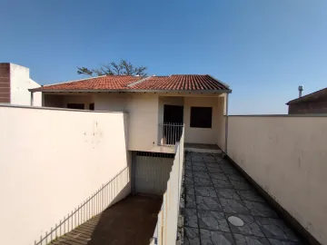 Casa de alvenaria nova, 2 dormitórios com 4 vagas de garagem, no Bairro Santo André em São Leopoldo