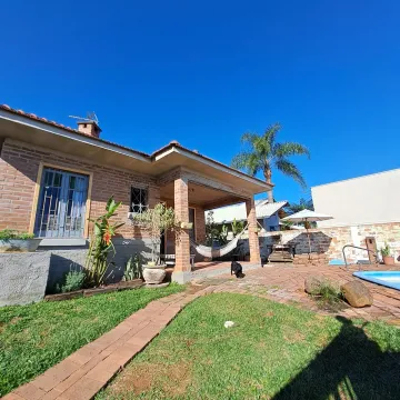 Casa com dois dormitórios e piscina