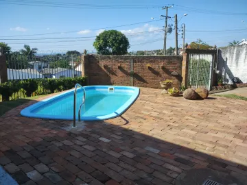 Casa com dois dormitórios e piscina