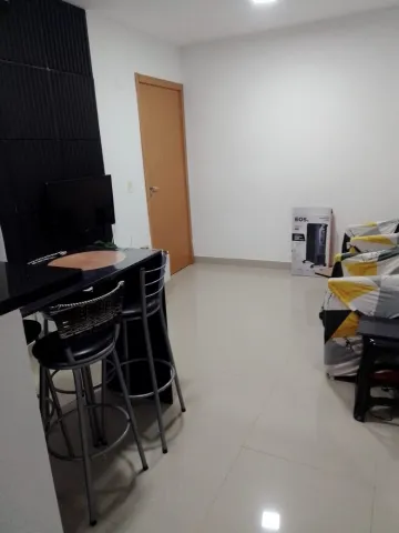 Apartamento semi mobiliado, 2 dormitórios com vaga de garagem, condomínio com infra completa, inclusive portaria 24hr, no Bairro Santo André.