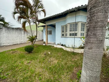 Casa Ampla com 3 Dormitórios, sendo 1 suíte, conforto e espaço para toda a família