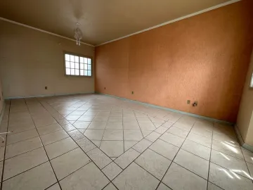 Casa Ampla com 3 Dormitórios, sendo 1 suíte, conforto e espaço para toda a família