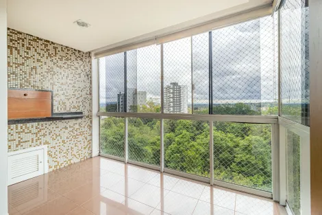 Apartamento amplo com uma linda vista para a natureza localizado no bairro Morro do Espelho