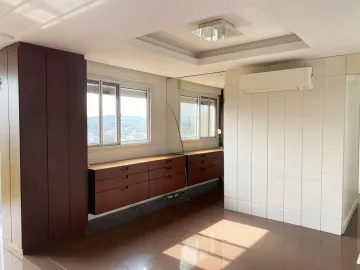 Apartamento amplo com uma linda vista para a natureza localizado no bairro Morro do Espelho