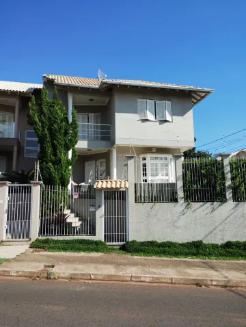 Lindo sobrado com 3 dormitórios, suíte, piscina e uma vista incrível, localizado na Campestre.