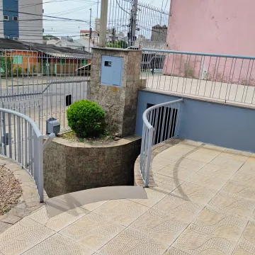 Casa com dois quartos, sendo 01 suíte, amplo quiosque, semi-mobiliada, no Bairro Rio Branco.