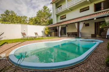 Casa com 3 dormitórios, semi-mobiliado, com espaço gourmet e piscina, localizada no Bairro Jardim América