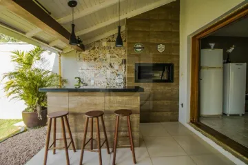 Casa com 3 dormitórios, semi-mobiliado, com espaço gourmet e piscina, localizada no Bairro Jardim América