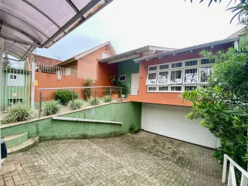 Casa residencial com 3 dormitrios e ptio no bairro do Morro do Espelho em So Leopoldo