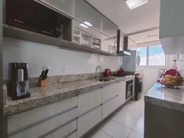 Apartamento com uma vista lindíssima, mobiliado, 2 quartos, 1 suíte, 1 vaga de garagem no Centro de São Leopoldo.