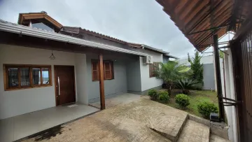 Aproveite essa excelente oportunidade de adquirir uma casa bem conservada em Sapucaia do Sul, ideal para sua família!