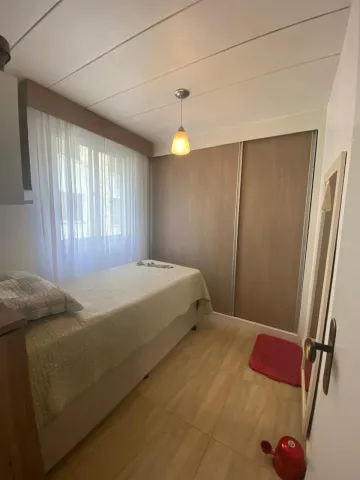 Apartamento dois dormitórios semi-mobiliado