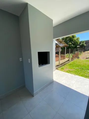 Casa 2 Dormitrios com ptio grande em bairro tranquilo