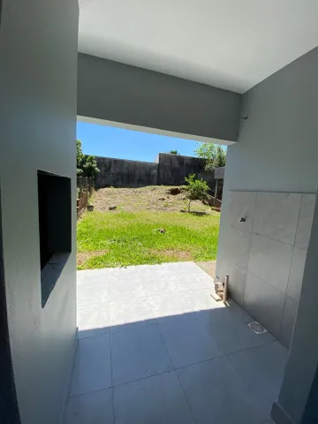 Casa 2 Dormitórios com pátio grande em bairro tranquilo