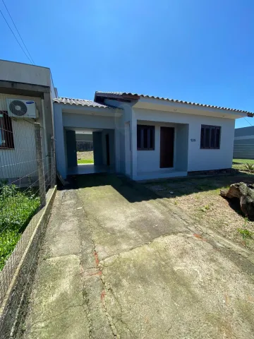 Casa 2 Dormitórios com pátio grande em bairro tranquilo