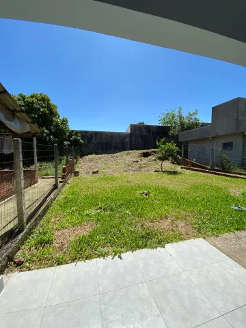 Casa 2 Dormitórios com pátio grande em bairro tranquilo