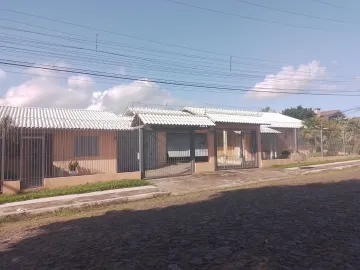 Casa térrea de 6 dormitórios ( 1 suíte ), amplo terreno de esquina, bairro Pinheiro, à venda