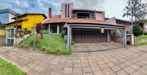 Casa com 5 dormitórios e piscina à venda no Bairro Padre Réus em São Leopoldo.