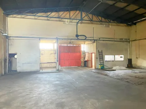 Prédio comercial no bairro Fião, com 525m² de área total,