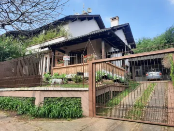 Casa com 4 dormitórios e piscina no Bairro Jardim das Acácias