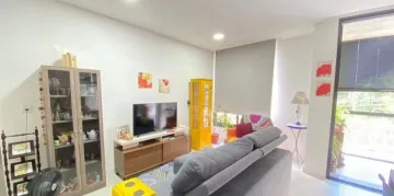 Apartamento com 2 dormitórios, sendo 1 suíte, sacada com churrasqueira no Morro do Espelho