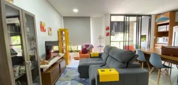 Apartamento com 2 dormitórios, sendo 1 suíte, sacada com churrasqueira no Morro do Espelho