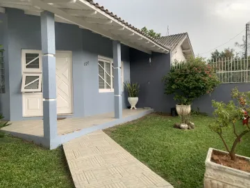 Linda Casa de alvenaria no Centro de So Leopoldo em timo estado de conservao, 3 quartos, sute, 3 vagas de garagem, churrasqueira, ptio com piscina.